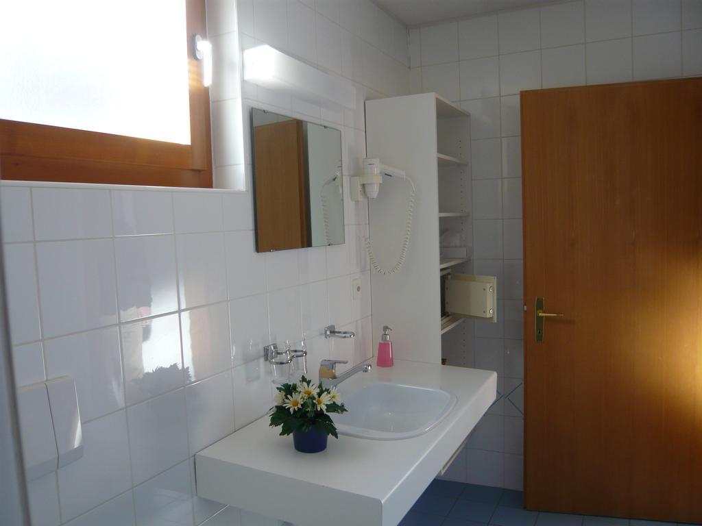 Motel Des Sports Martigny Room photo